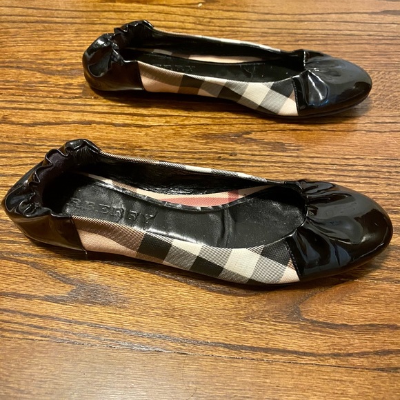 Patent Black Burberry Flats - Picture 2 of 5